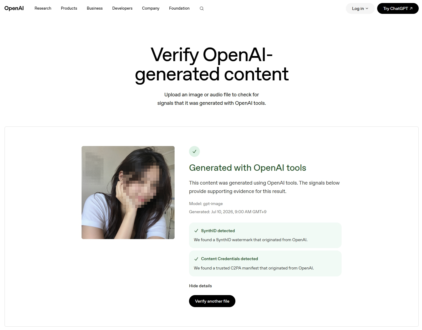 OpenAI 생성 콘텐츠 확인 페이지 화면. 왼쪽에 얼굴과 배경 벽을 모자이크로 가린 2번 이미지, 오른쪽에 ‘Generated with OpenAI tools’, ‘Model: gpt-image’, ‘Generated: Jul 10, 2026, 9:00 AM GMT+9’, 그 아래 ‘SynthID detected’와 ‘Content Credentials detected’ 두 칸.